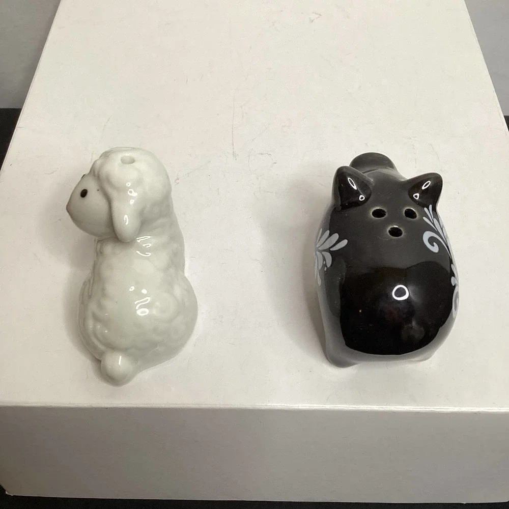 Salt and Pepper - Lamb and Pig - Picture 3 of 6